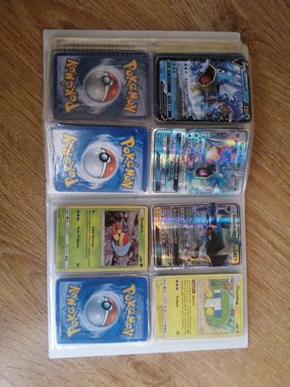 Album Pokémon con 220 cartas