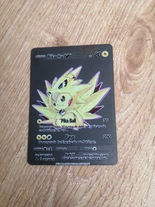 Album Pokémon con 220 cartas