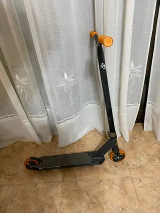 Patinete Scooter (marca: bloody mary)