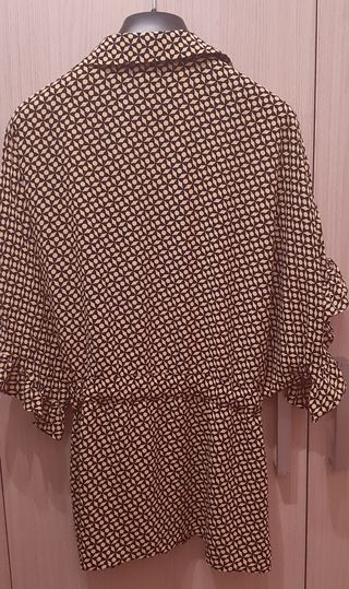 Blusa manga corta negra y amarilla Zara