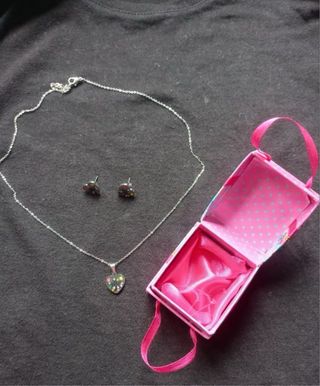 Conjunto de cadena con colgante + pendientes