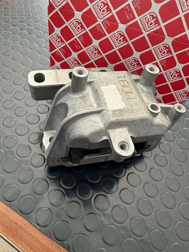 SUPPORTO MOTORE DESTRO SEAT