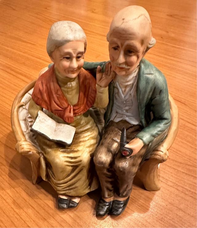 Statuetta porcellana Capodimonte coppia nonni