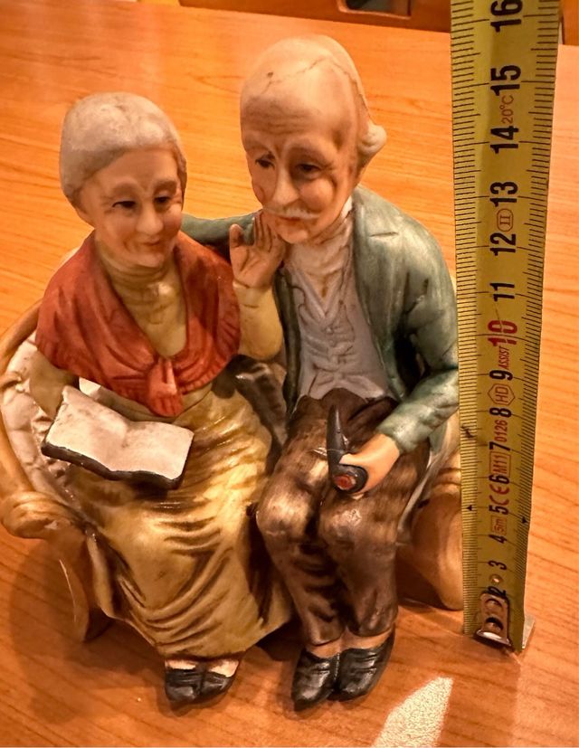 Statuetta porcellana Capodimonte coppia nonni