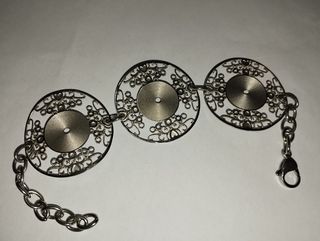 Pulsera de aros plateada y labrada