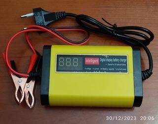 Cargador - mantenedor electrónico de baterías. 12v