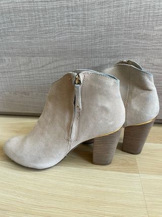 Botines beige stradivarius T-39