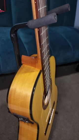 Guitarra Fabrik Modelo PM Amplificada