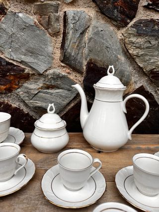 JUEGO CAFE PORCELANA ANTIGUA. BLANCO