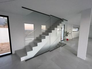 Cerramiento escalera con vidrio de seguridad