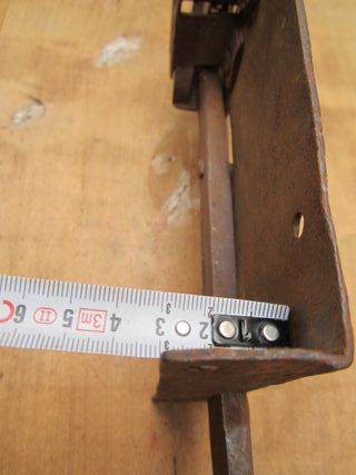 Cerradura antigua con pestillo, s. XIX .