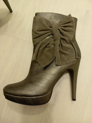 Botines tacón de aguja verdosos