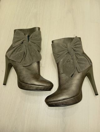 Botines tacón de aguja verdosos