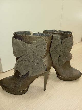 Botines tacón de aguja verdosos