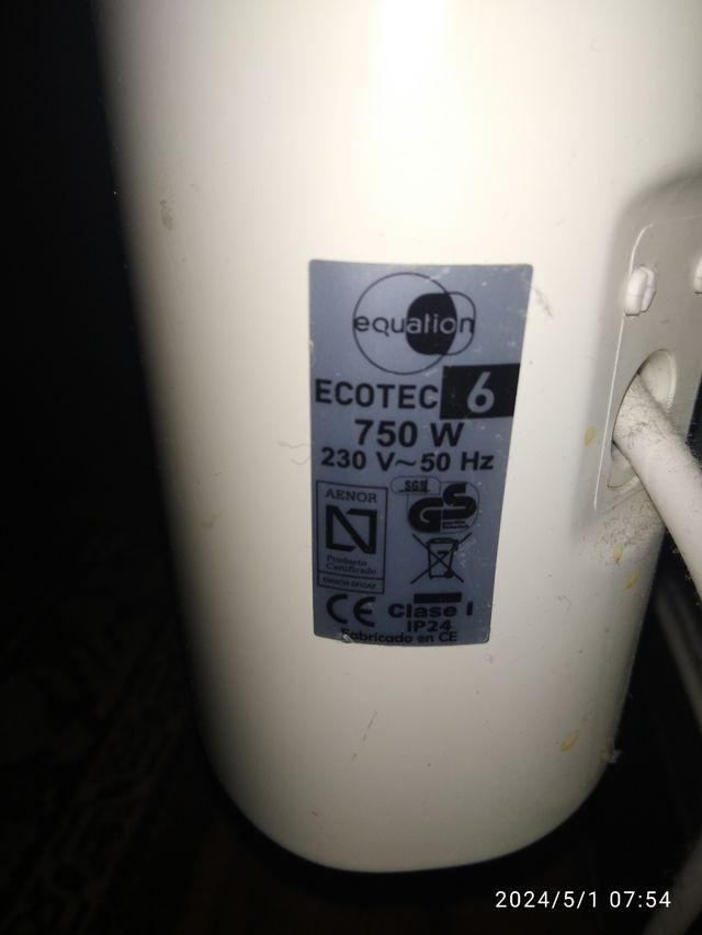 Radiador elecrico 750 w con soporte de pared