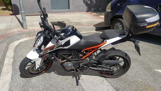 KTM DUKE 125.