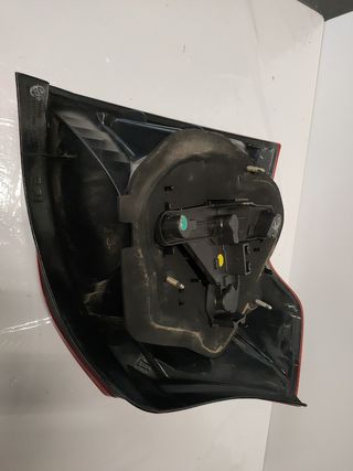 PILOTO TRASERO DERECHO TOYOTA COROLLA 5P