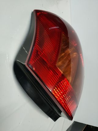PILOTO TRASERO DERECHO TOYOTA COROLLA 5P
