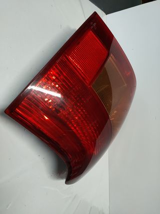 PILOTO TRASERO DERECHO TOYOTA COROLLA 5P