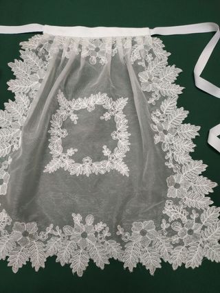 NUEVO! Delantal regional tul bordado blanco niña