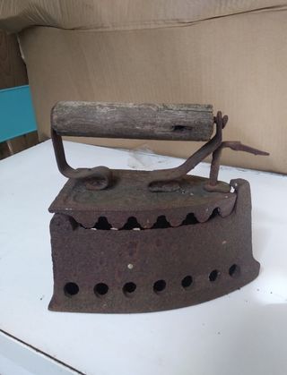 Ferro da stiro antico