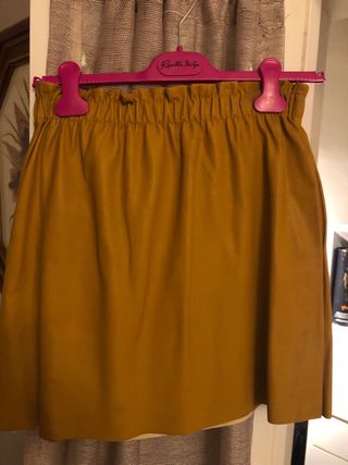 Falda imitacion piel amarillo mostaza zara Talla M
