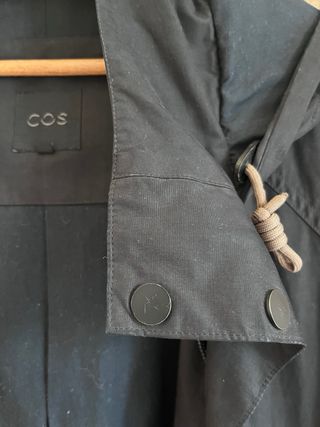 Chaqueta lluvia COS