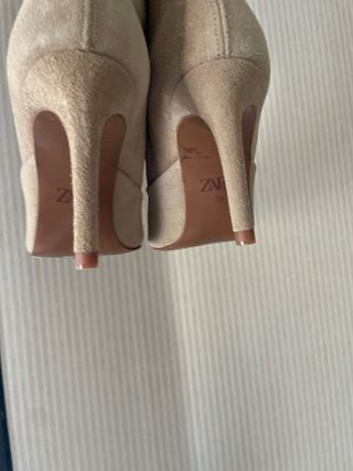 botas altas de piel Ante de Zara 