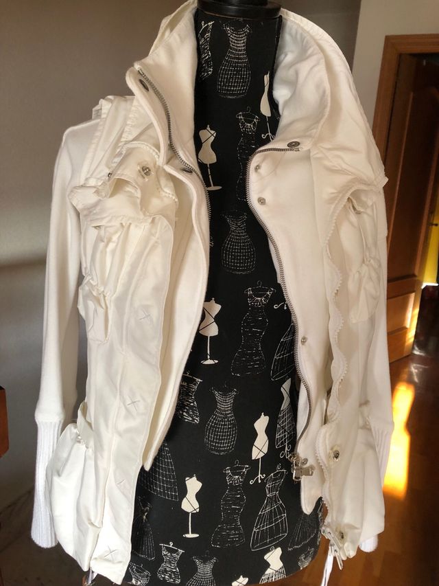 Cazadora blanca marca Pinko