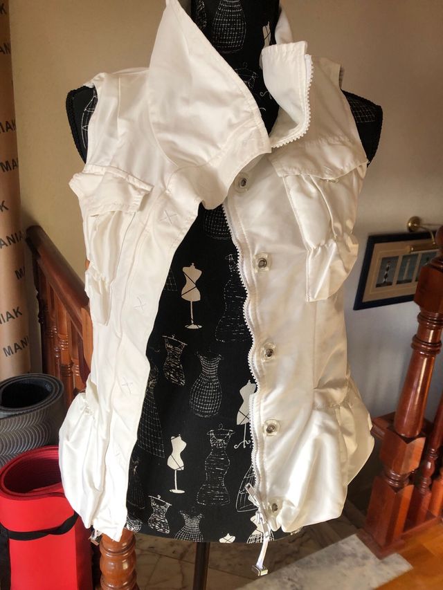 Cazadora blanca marca Pinko