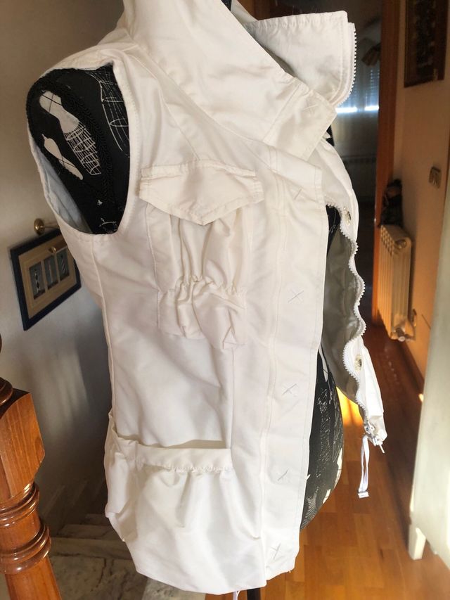 Cazadora blanca marca Pinko