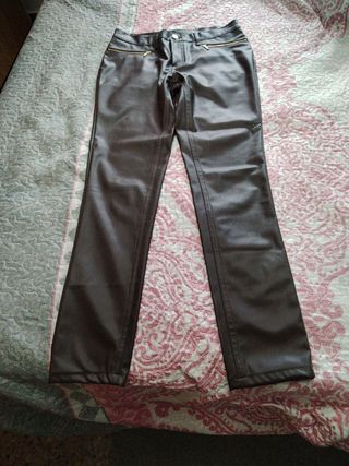 Pantalón polipiel marrón