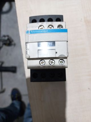 Contactor trifasico