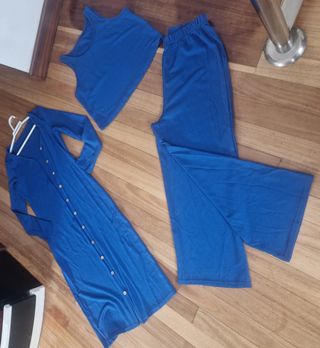 Conjunto de kimono y top y pantalón 