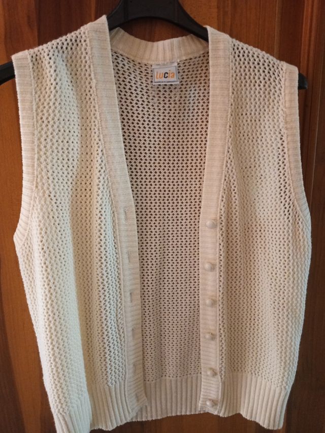 gilet beige lavorato a mano