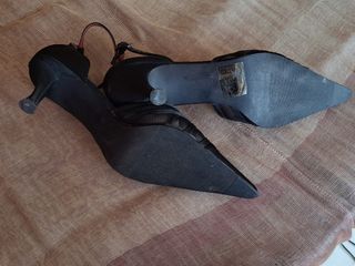 Zapatos menbur raso negro tacón medio fino