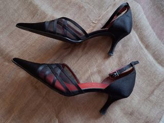 Zapatos menbur raso negro tacón medio fino