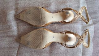 Zapatos menbur raso dorado tacón medio fino