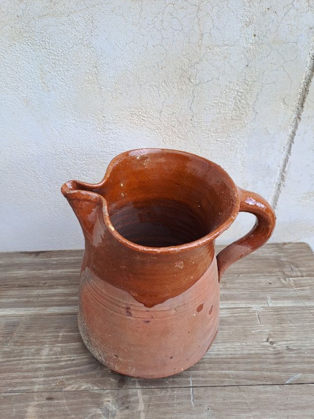 Jarra de vino de barro