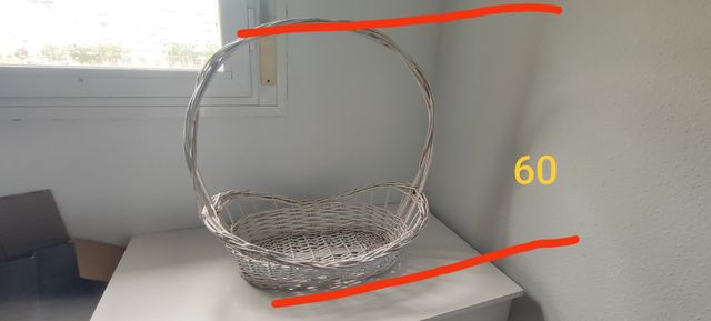 Cesta de mimbre blanca