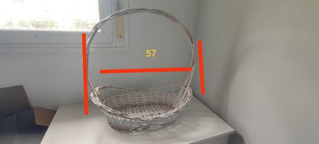 Cesta de mimbre blanca