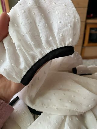 Blusa blanca topitos, Stradivarius, Talla M