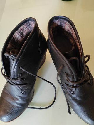 ZAPATO/BOTIN CON CORDONES
