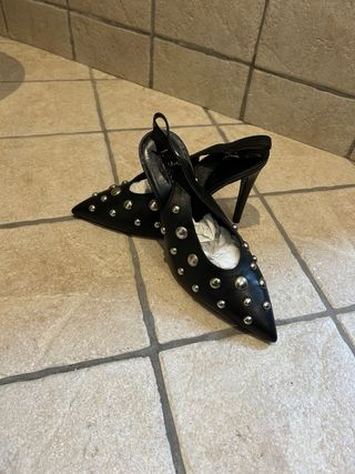 Originales zapatos italianos en piel y tachuelas