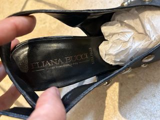 Originales zapatos italianos en piel y tachuelas