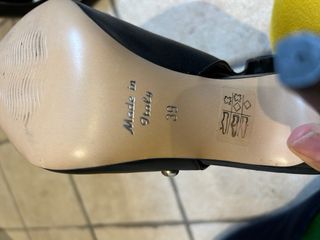 Originales zapatos italianos en piel y tachuelas