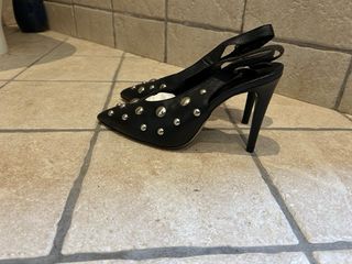 Originales zapatos italianos en piel y tachuelas