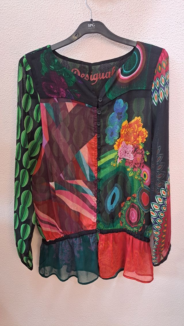 Blusa gasa Desigual