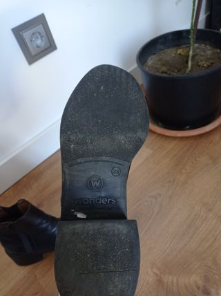 Botines negros de piel ,marca wonder