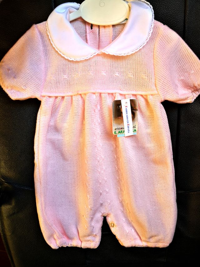 LOTE ROPA NUEVA BEBÉ:CONJUNTO Y 2 BODYS (6M)